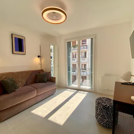 Lejlighed Panoramic View & Architectural Charm In