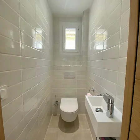 Panoramic View & Architectural Charm In Apartman Nizza