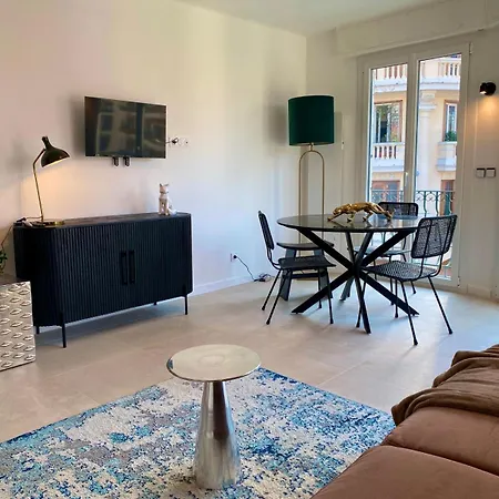 Lejlighed Panoramic View & Architectural Charm In *